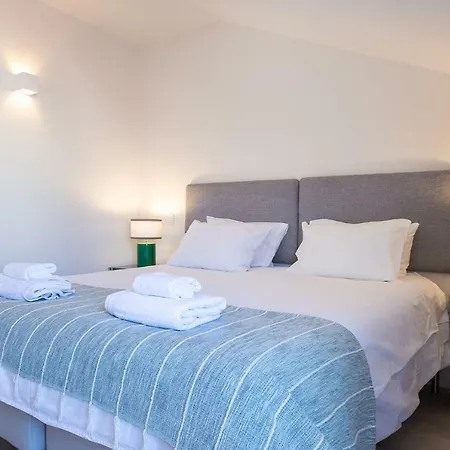 Tram 28 Duplex Apartamento *