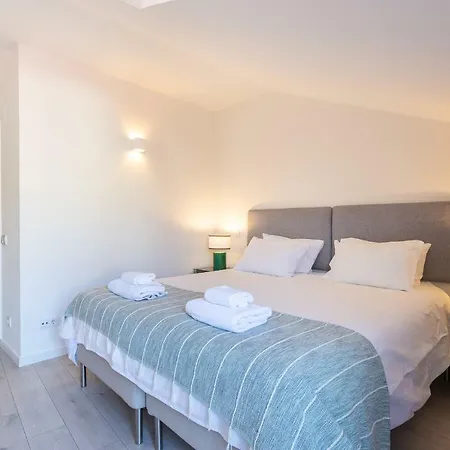 Tram 28 Duplex Lisbona