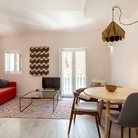 Tram 28 Duplex Apartment