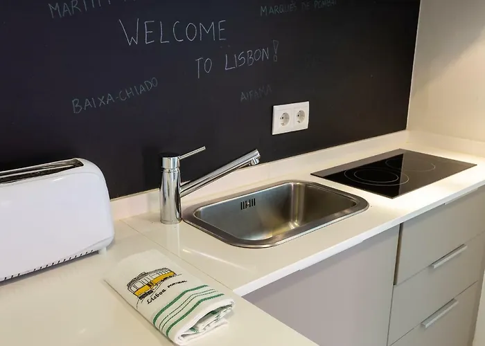 Tram 28 Duplex ליסבון